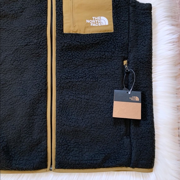 The North Face Men’s North Peak Black Fleece Vest - Picture 3 of 8